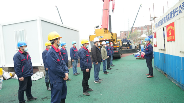 抗擊疫情當先鋒  紅色工地踐使命——記市住建局田家炳中學疫情隔離點建設(shè)臨時黨支部